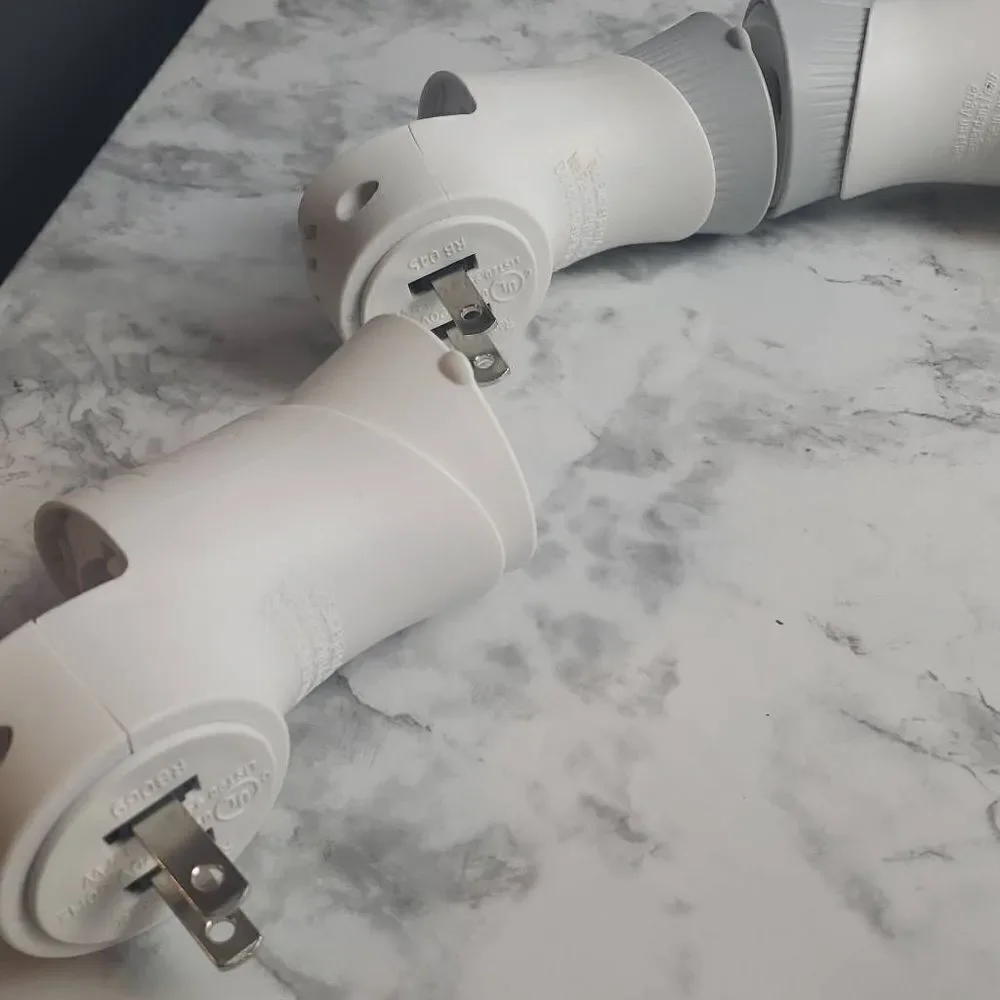 5 Preowned Airwick Plug Diffusers‎
